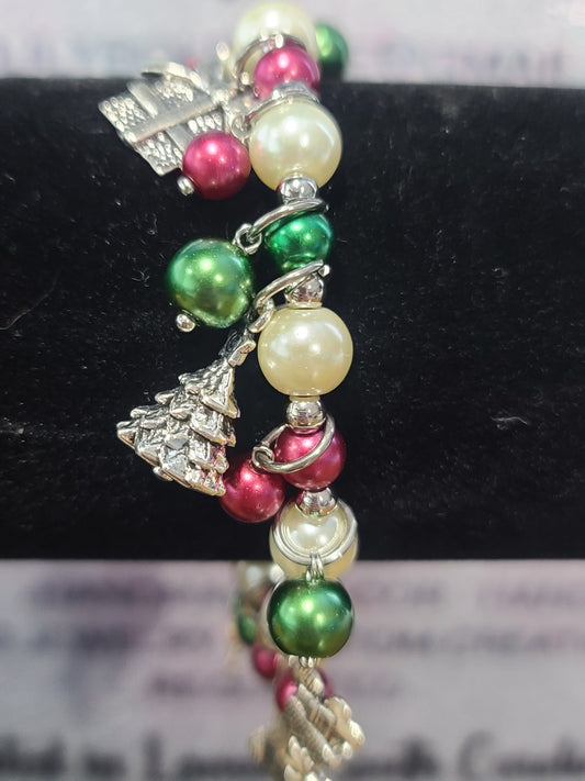 Christmas Themed Red, Green and White Glass Faux Pearl Stretch Charm Bracelet