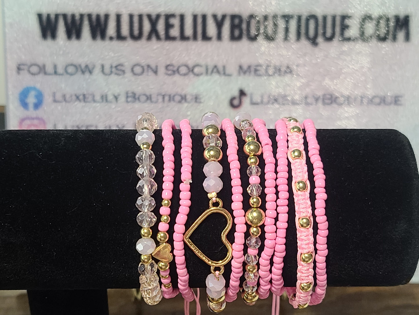 10pcs Pink Heart Glass Beaded Bracelet Set with Gold Accents, Stackable Stretch Bracelets for Women, Adjustable 7.5โ Cute Aesthetic Jewelry