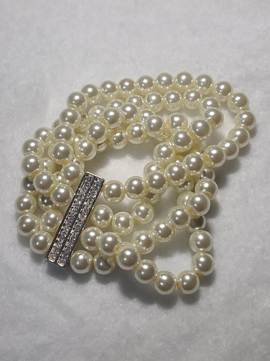 Premier Designs "Elaine" Stretch Faux Pearl Bracelet